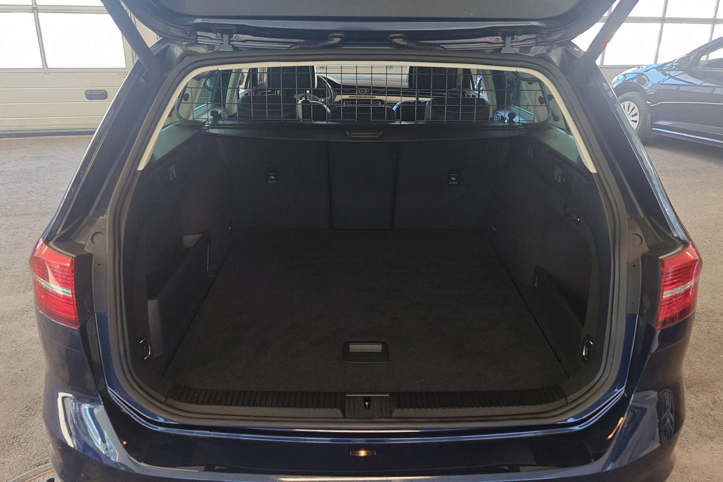 sininen Volkswagen Passat 2015 kuva 15.