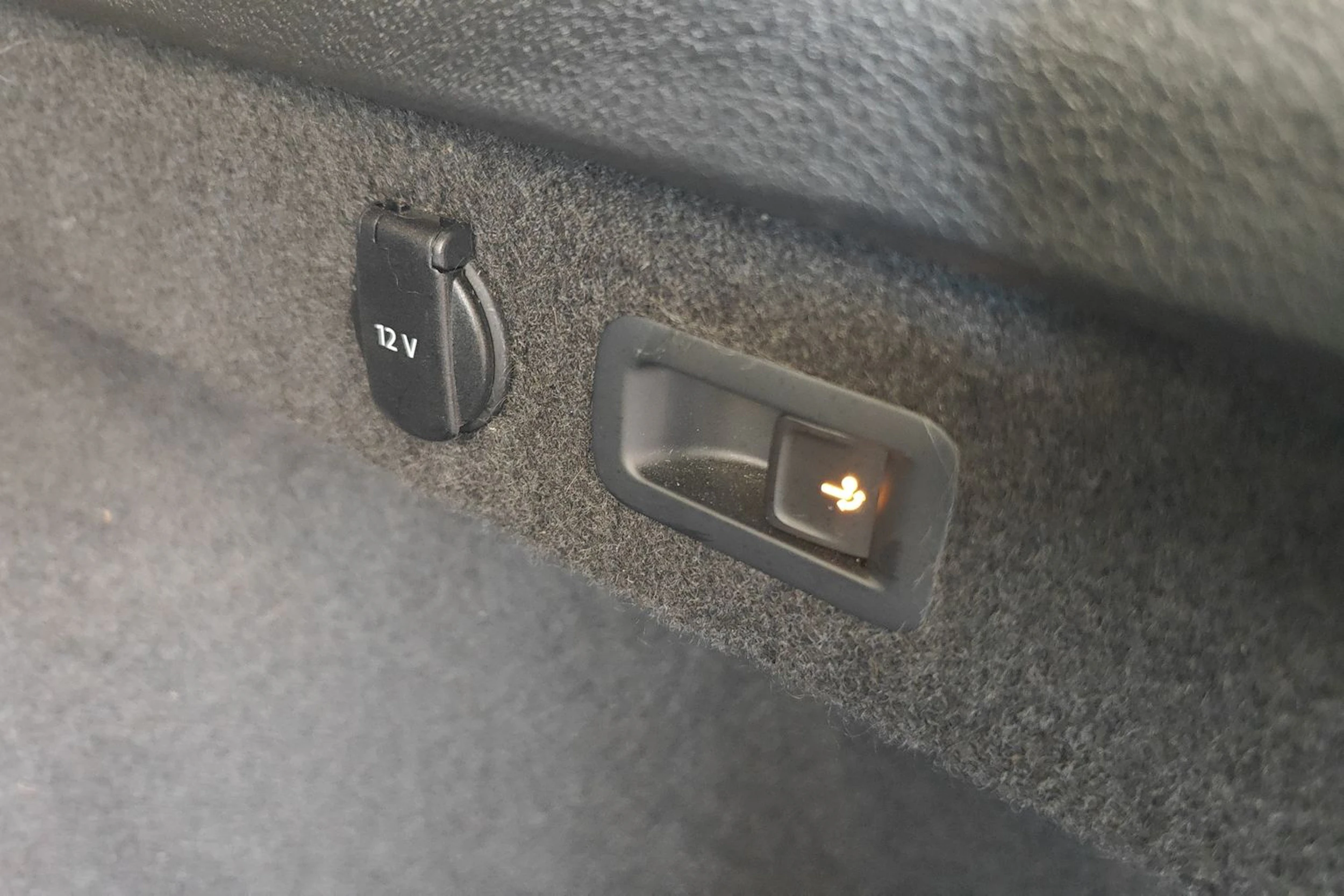 sininen Volkswagen Passat 2015 kuva 16.