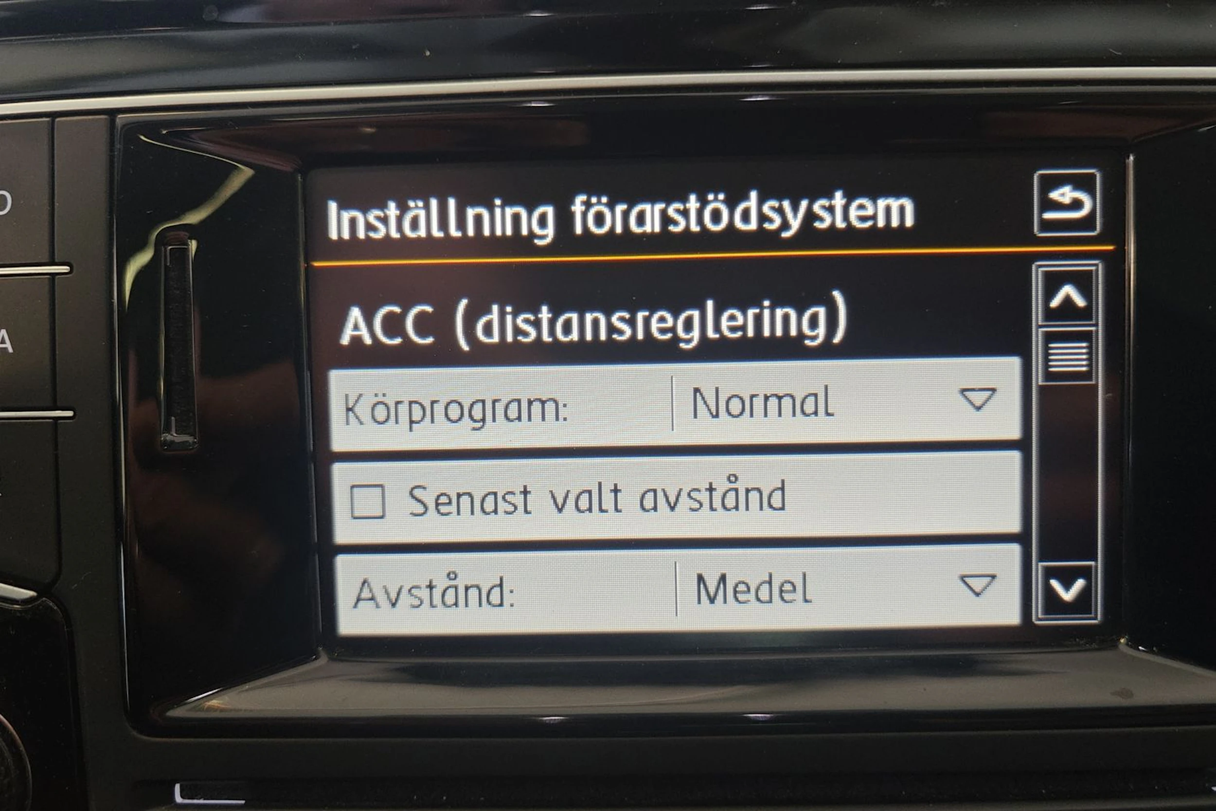 sininen Volkswagen Passat 2015 kuva 20.