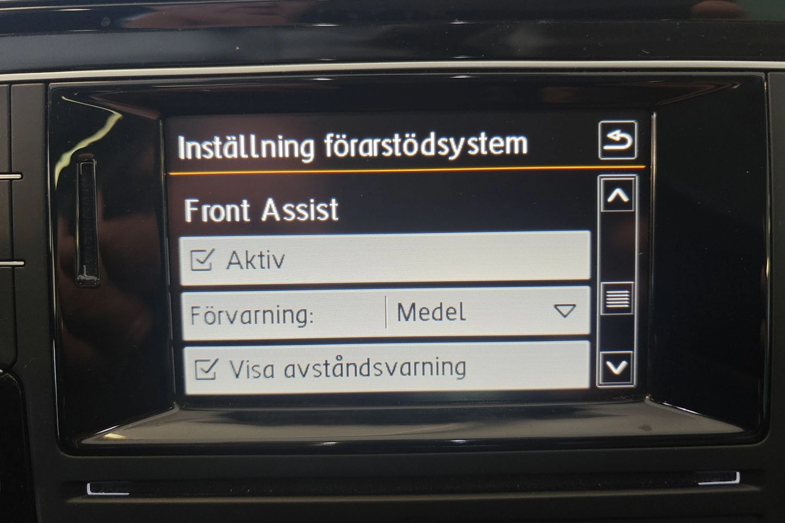 sininen Volkswagen Passat 2015 kuva 21.