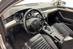harmaa Volkswagen Passat 2015 kuva 7.