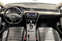 harmaa Volkswagen Passat 2015 kuva 9.