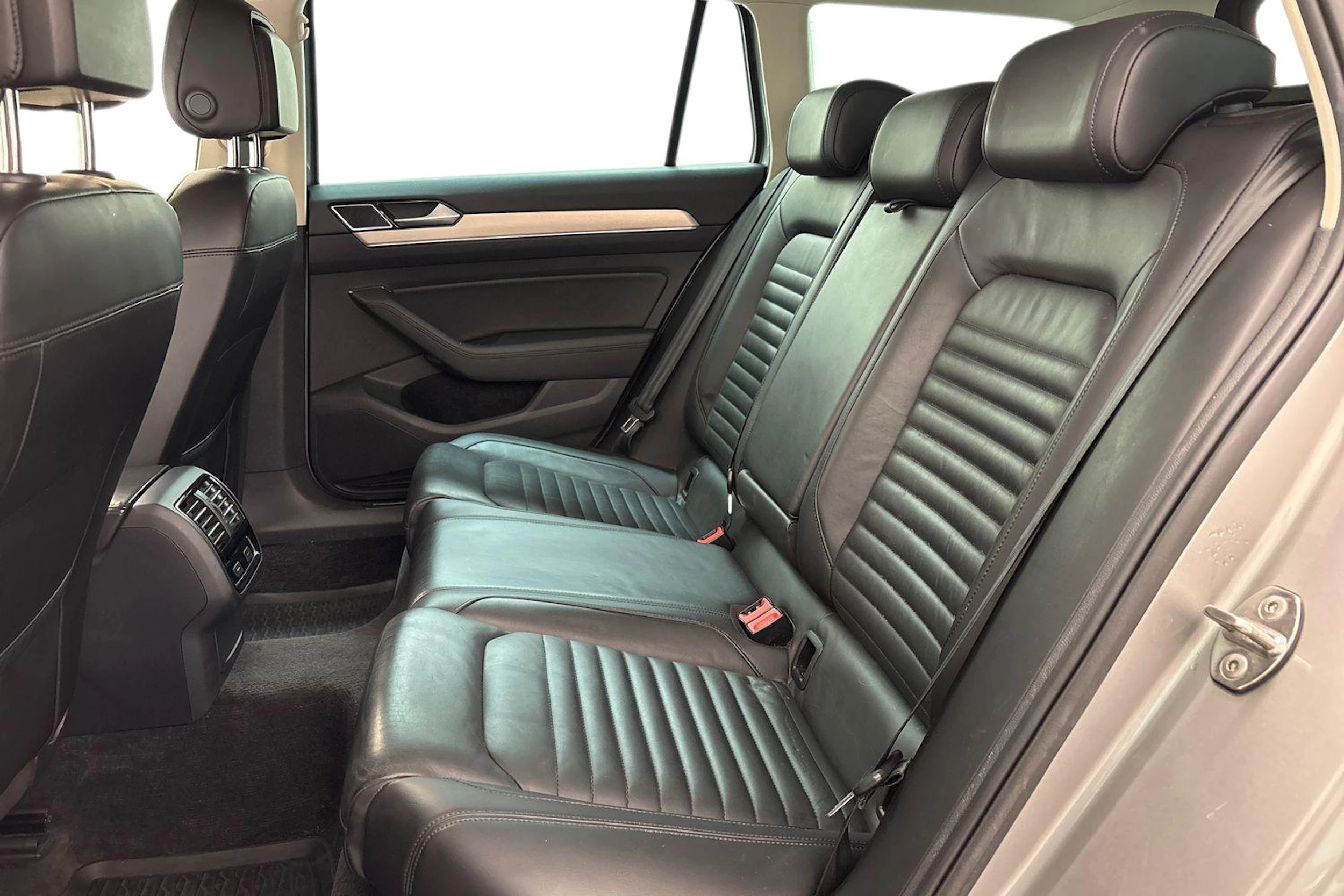 harmaa Volkswagen Passat 2015 kuva 10.