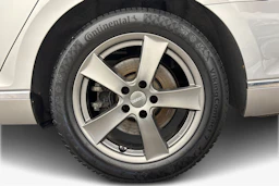 harmaa Volkswagen Passat 2015 kuva 11.