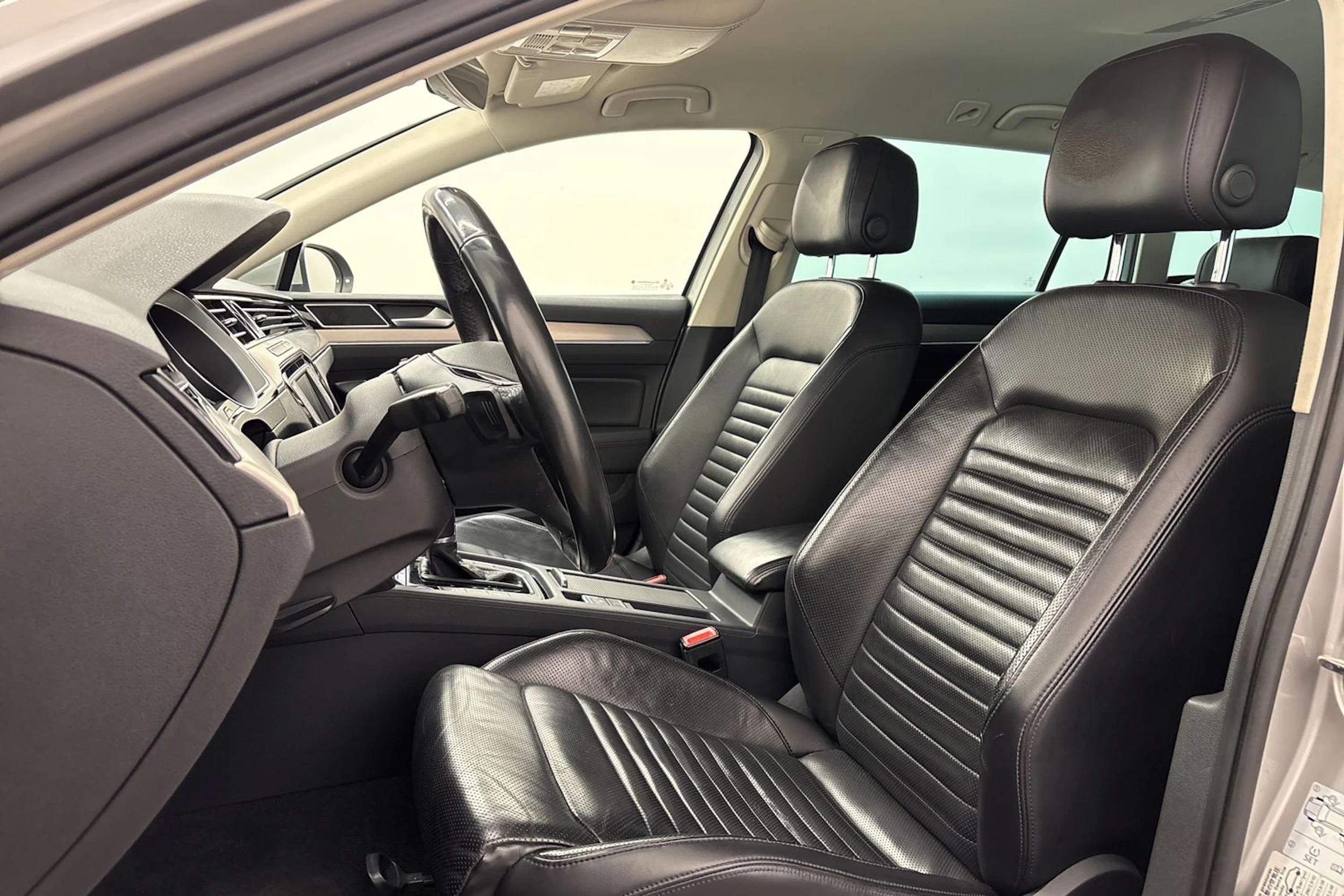 harmaa Volkswagen Passat 2015 kuva 14.