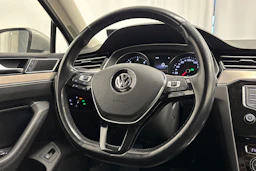 harmaa Volkswagen Passat 2015 kuva 16.