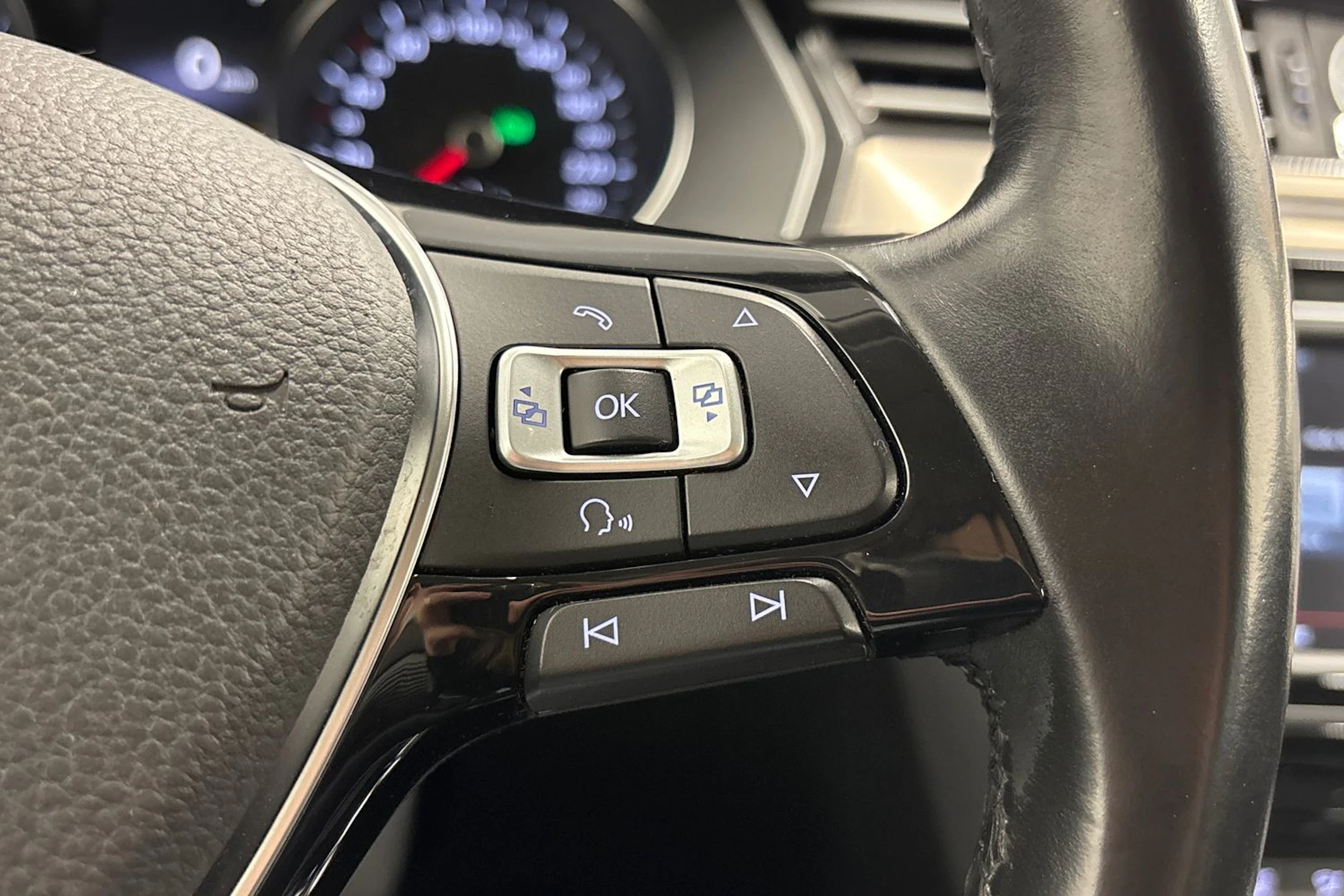 harmaa Volkswagen Passat 2015 kuva 18.