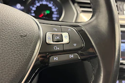 harmaa Volkswagen Passat 2015 kuva 18.