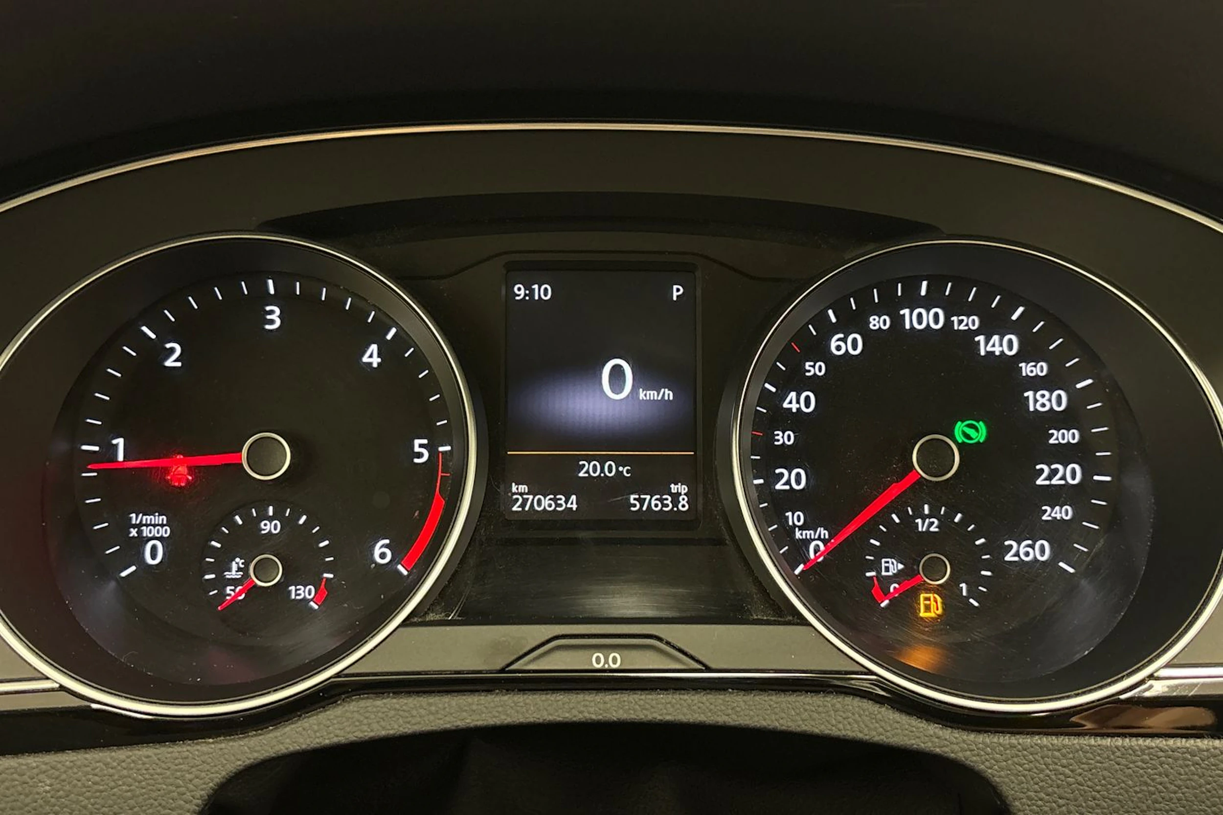 harmaa Volkswagen Passat 2015 kuva 19.