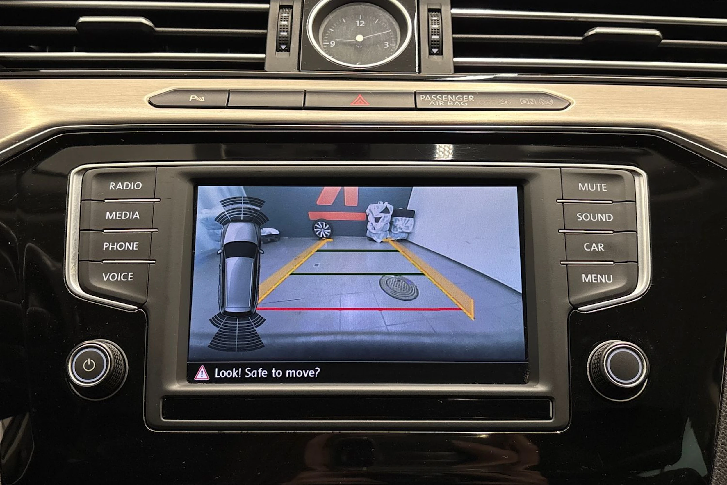 harmaa Volkswagen Passat 2015 kuva 20.