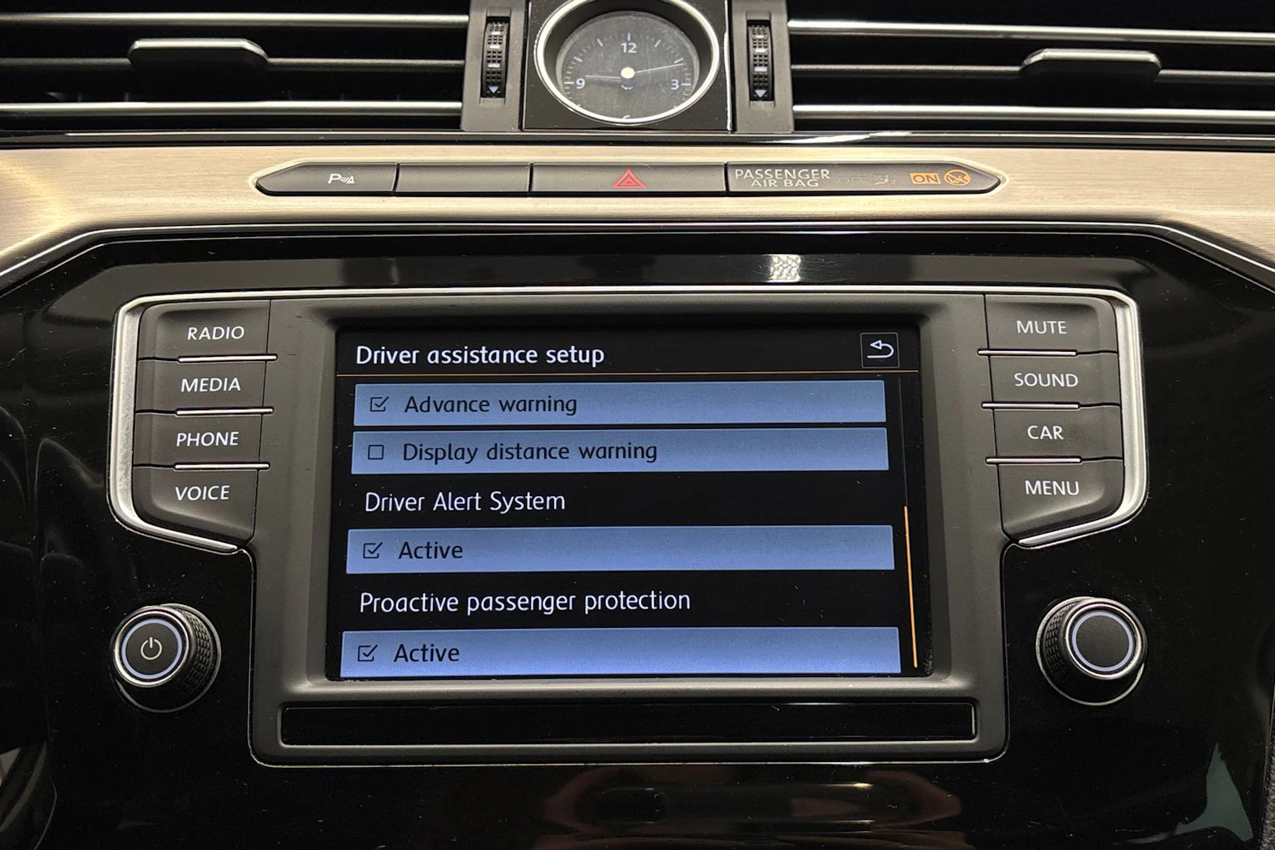 harmaa Volkswagen Passat 2015 kuva 22.