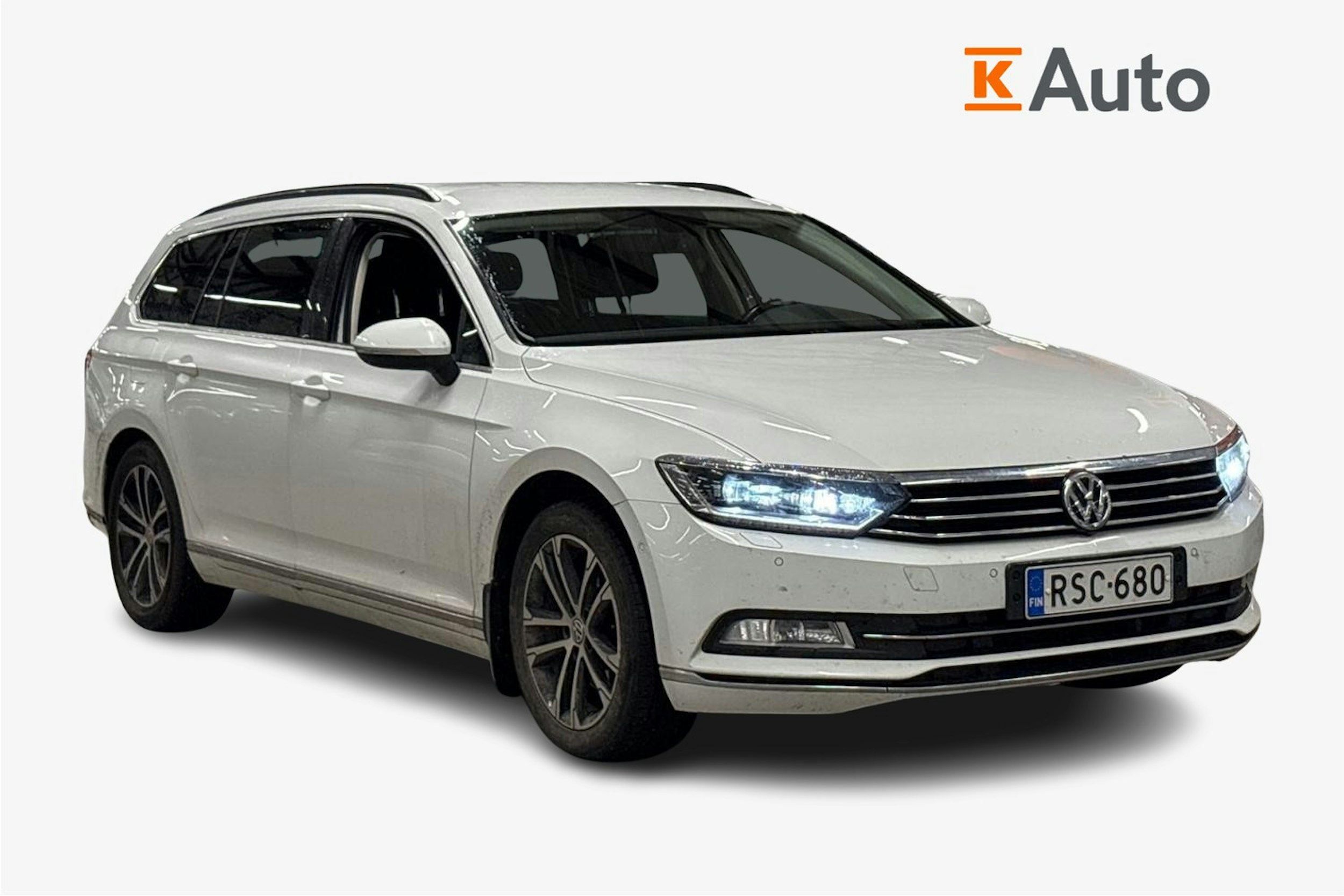 valkoinen Volkswagen Passat 2015 kuva 1.