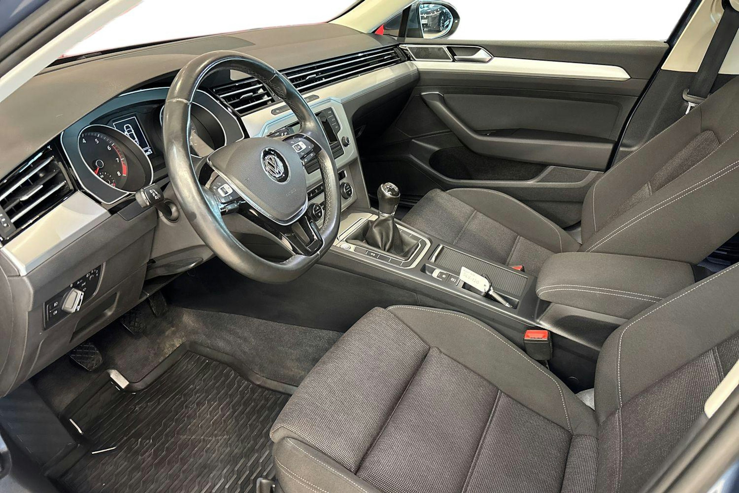 Sininen Volkswagen PASSAT 2015 kuva 6.