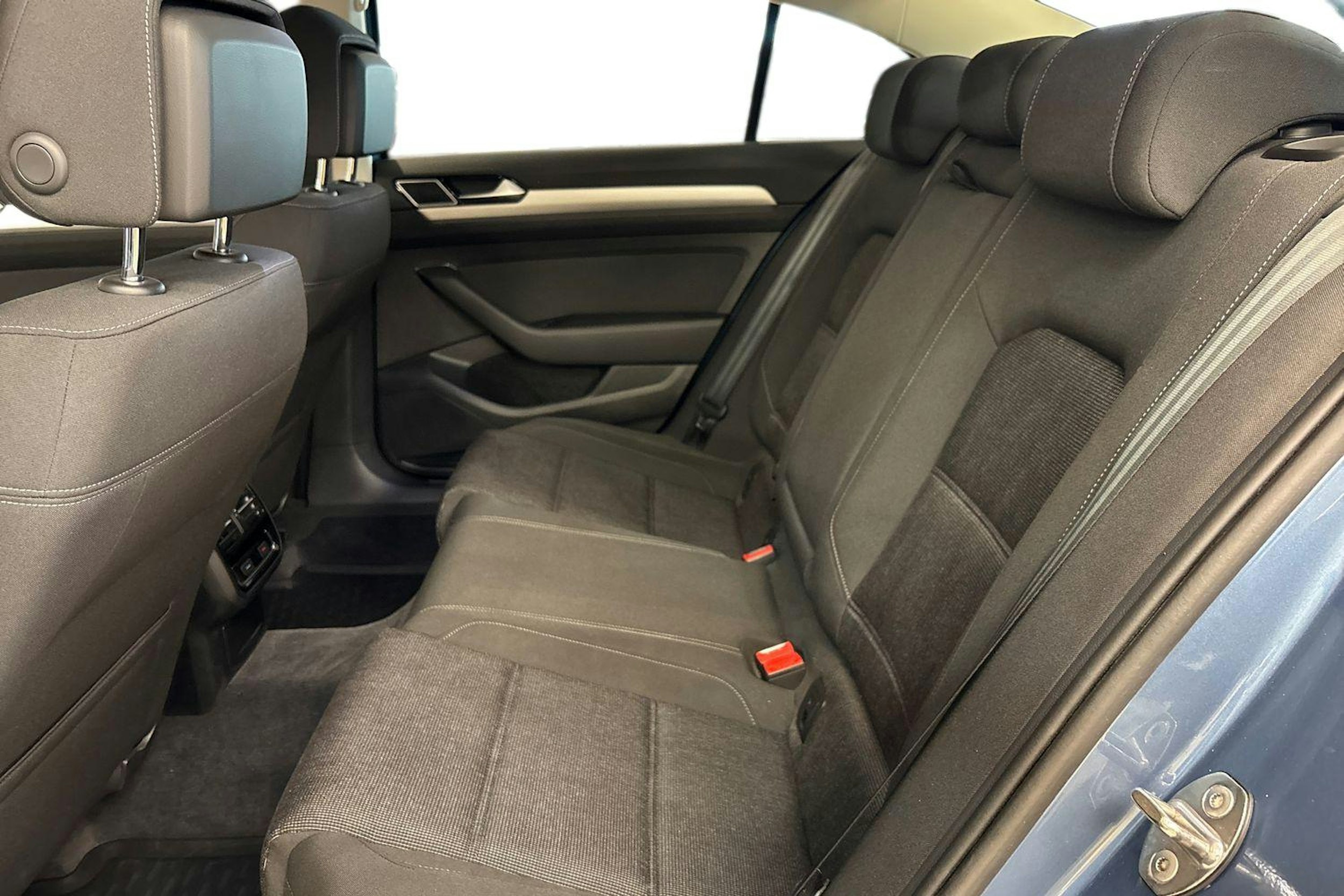 Sininen Volkswagen PASSAT 2015 kuva 8.