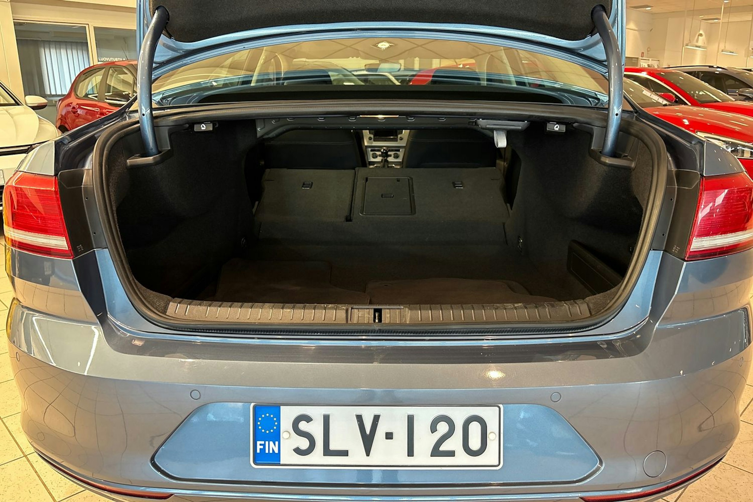 Sininen Volkswagen PASSAT 2015 kuva 13.