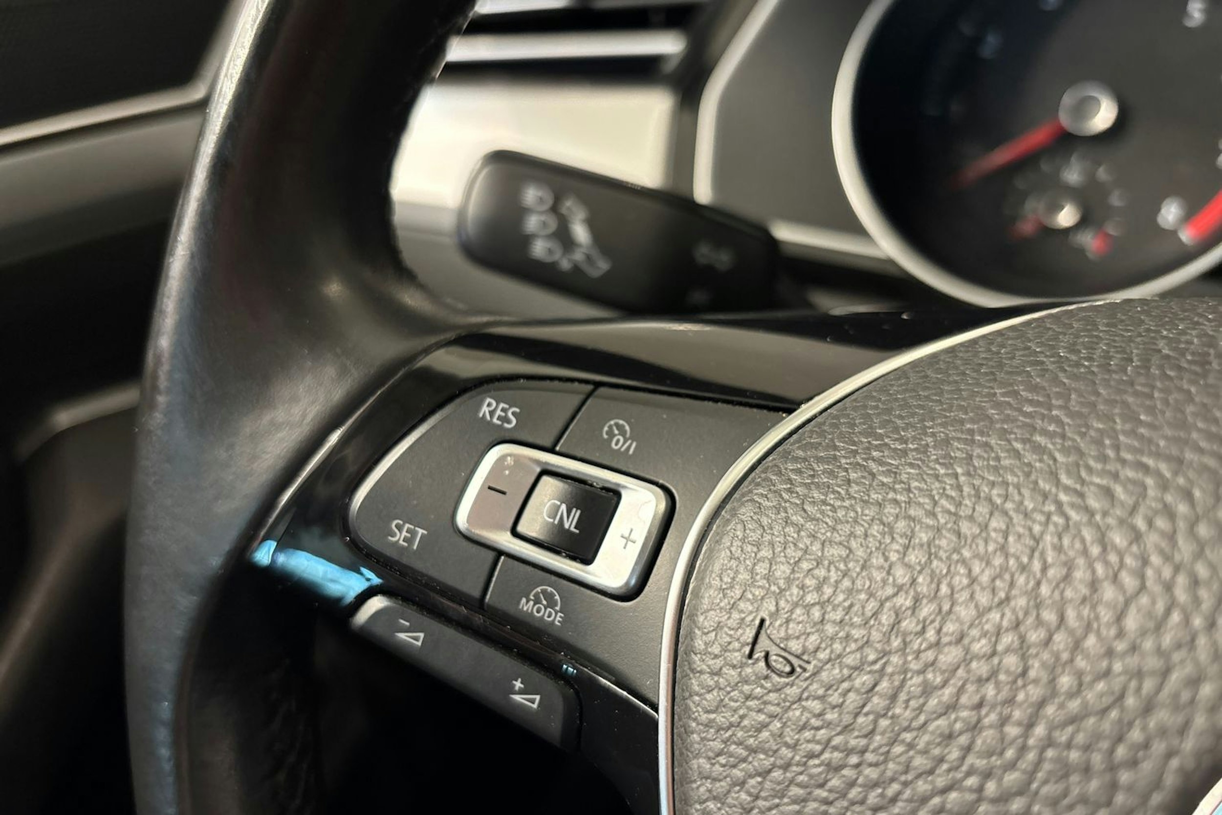 Sininen Volkswagen PASSAT 2015 kuva 18.