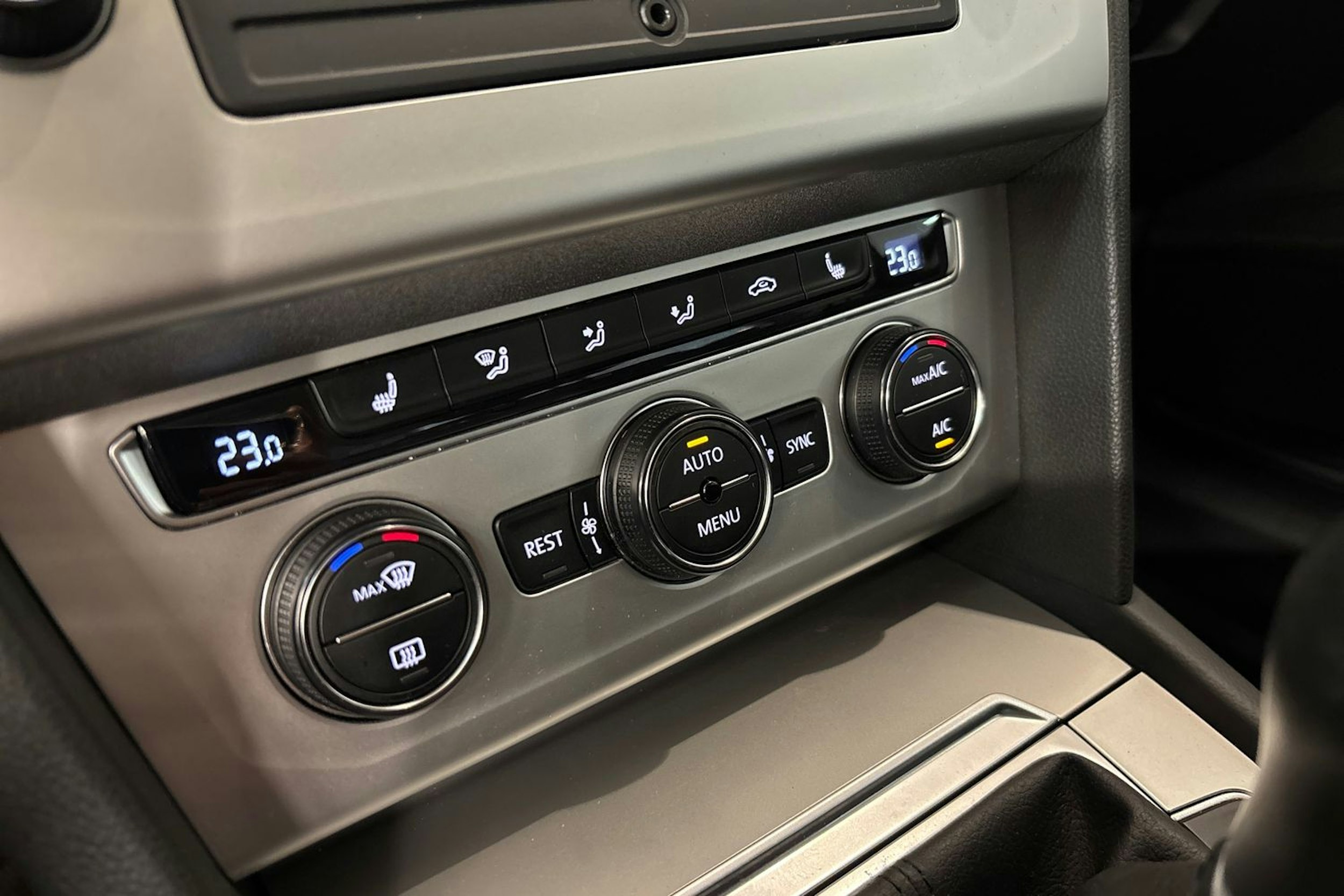 Sininen Volkswagen PASSAT 2015 kuva 23.