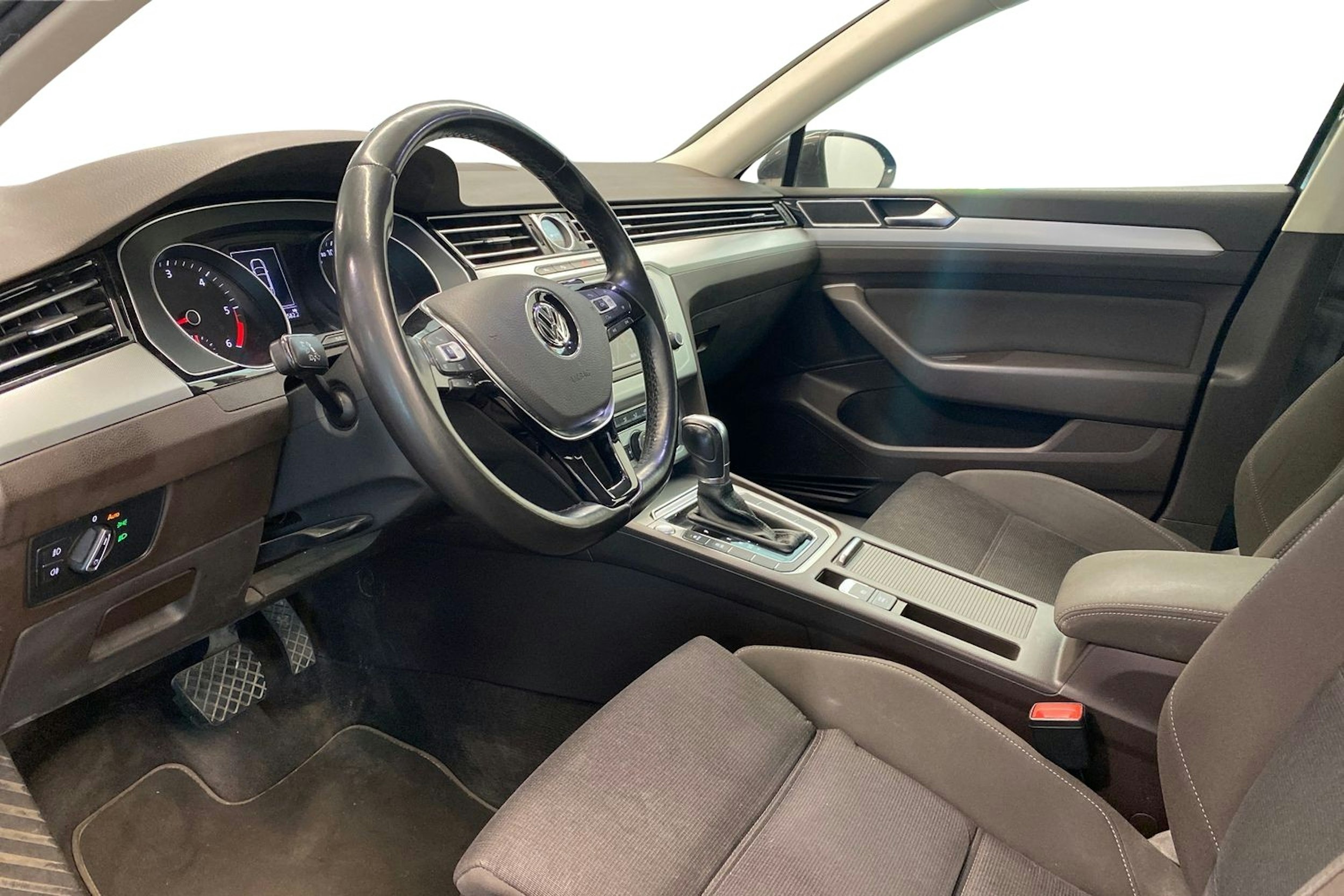 ruskea (beige) Volkswagen Passat 2015 kuva 6.