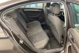 ruskea (beige) Volkswagen Passat 2015 kuva 11.