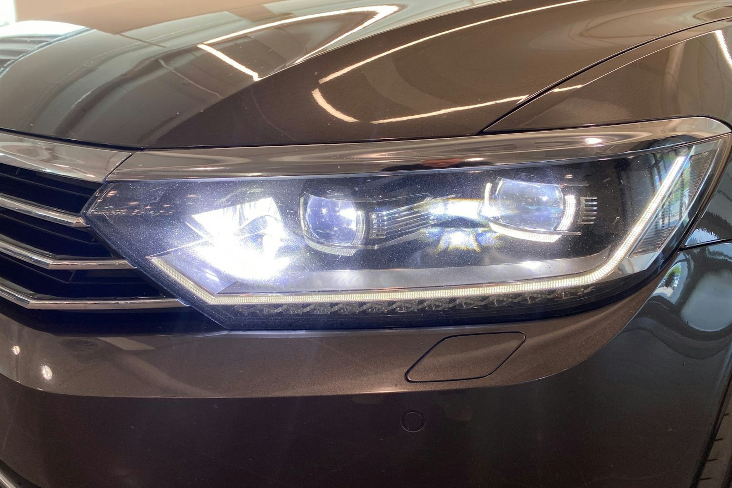 ruskea (beige) Volkswagen Passat 2015 kuva 14.