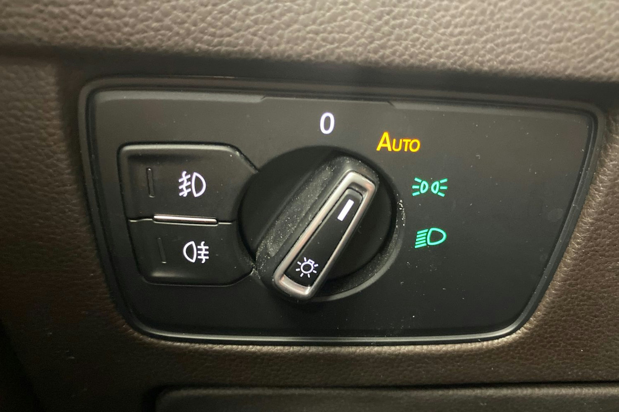 ruskea (beige) Volkswagen Passat 2015 kuva 22.