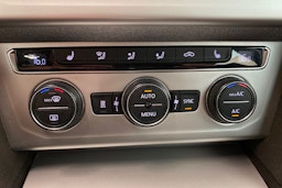 ruskea (beige) Volkswagen Passat 2015 kuva 23.