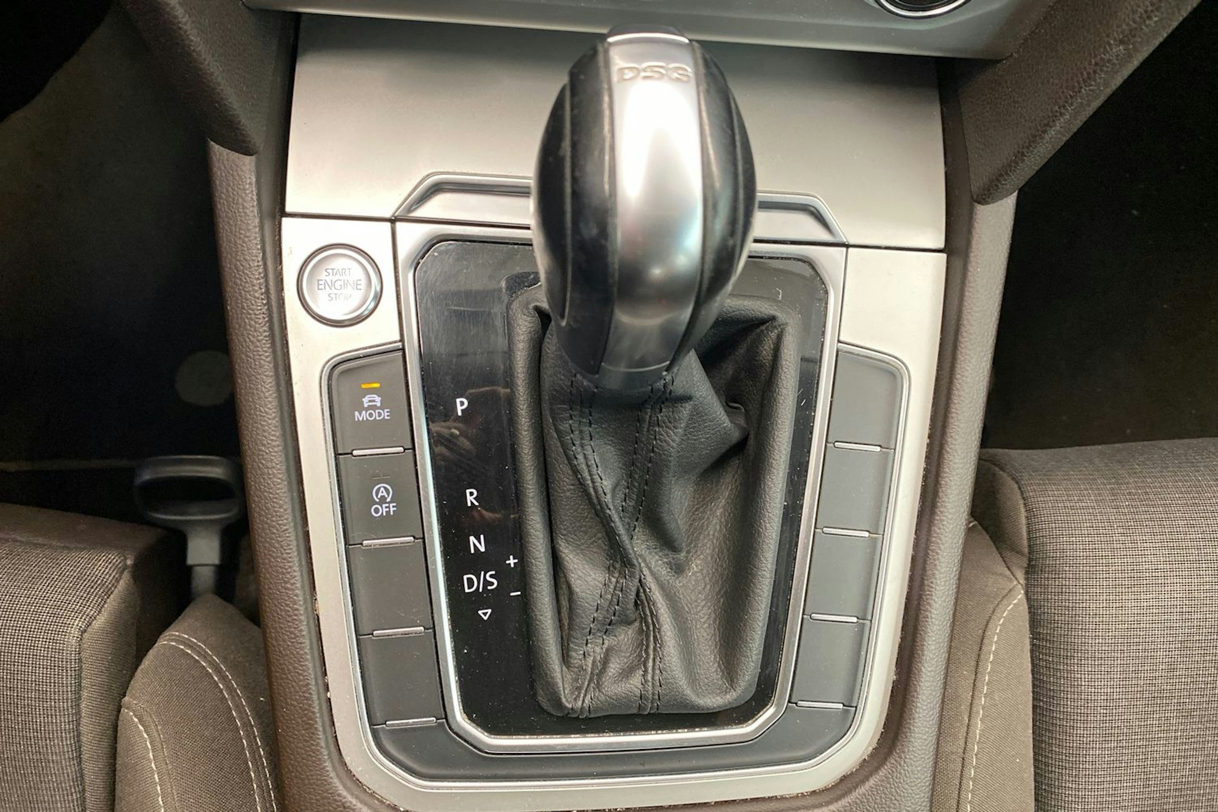 ruskea (beige) Volkswagen Passat 2015 kuva 24.
