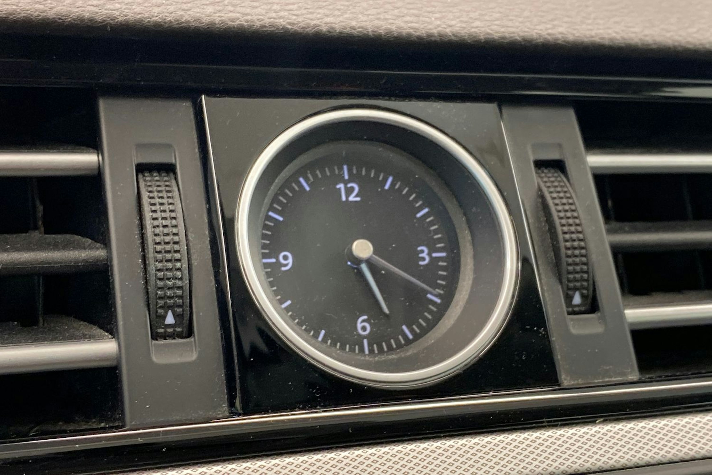 ruskea (beige) Volkswagen Passat 2015 kuva 29.