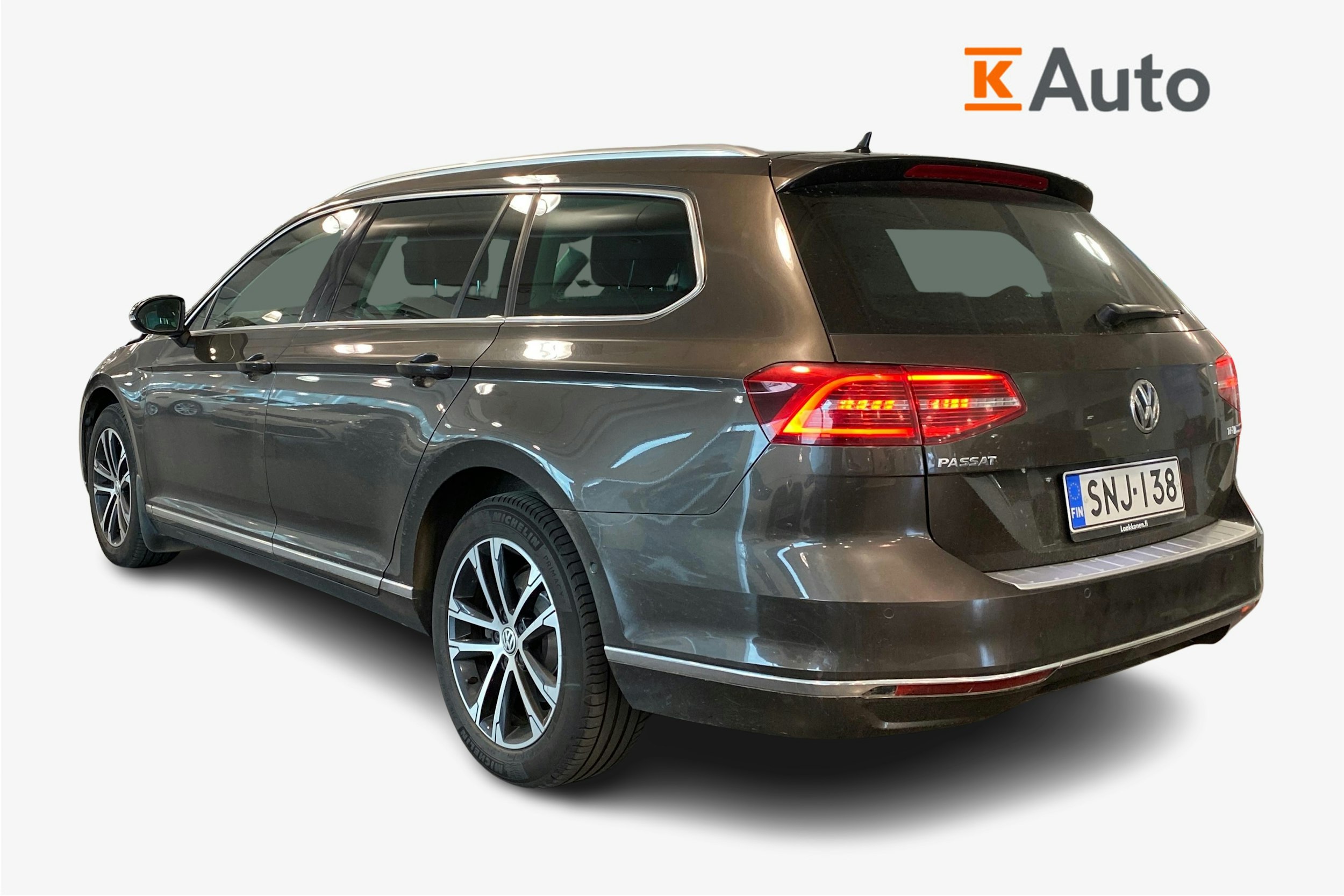 ruskea (beige) Volkswagen Passat 2015 kuva 2.