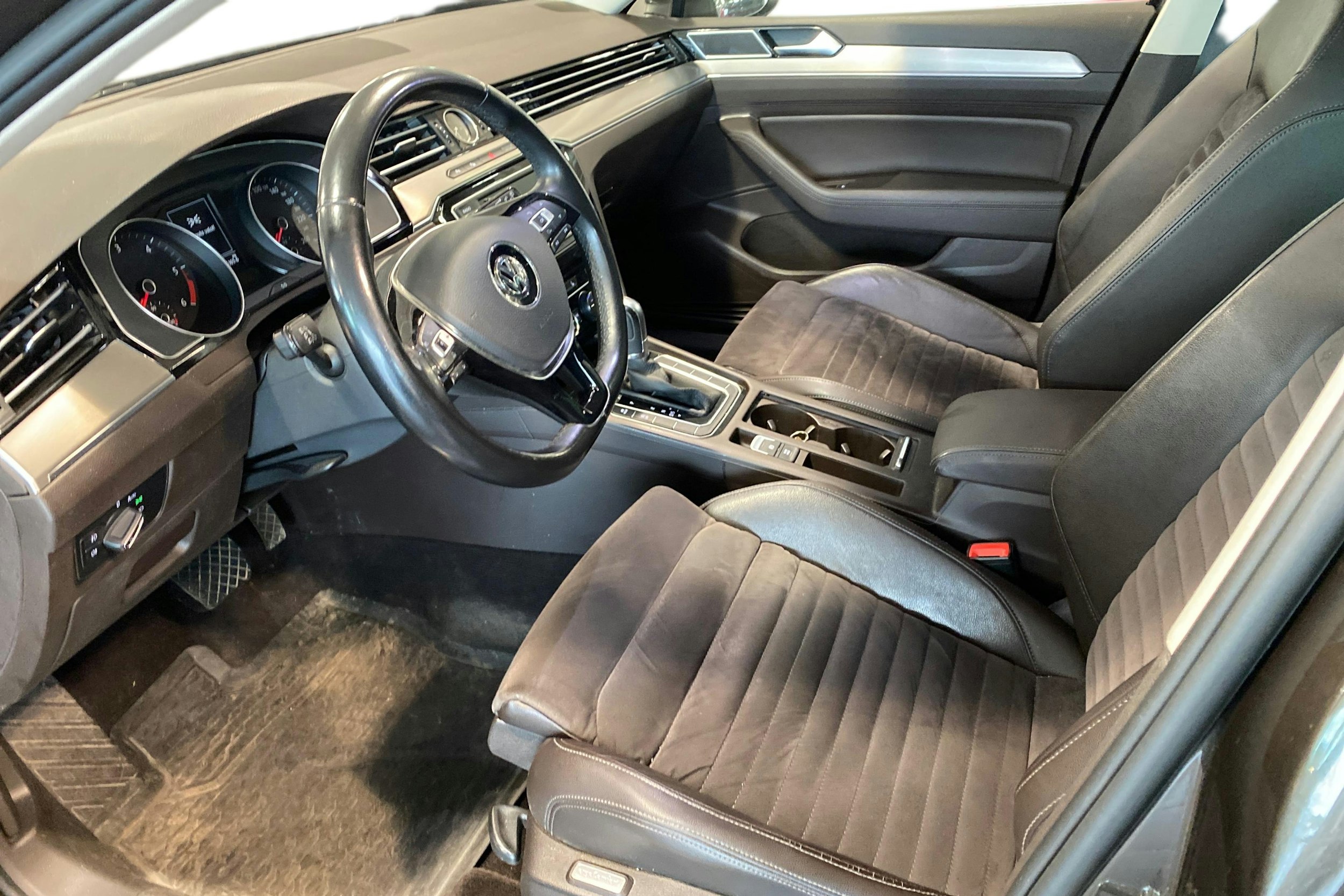 ruskea (beige) Volkswagen Passat 2015 kuva 3.