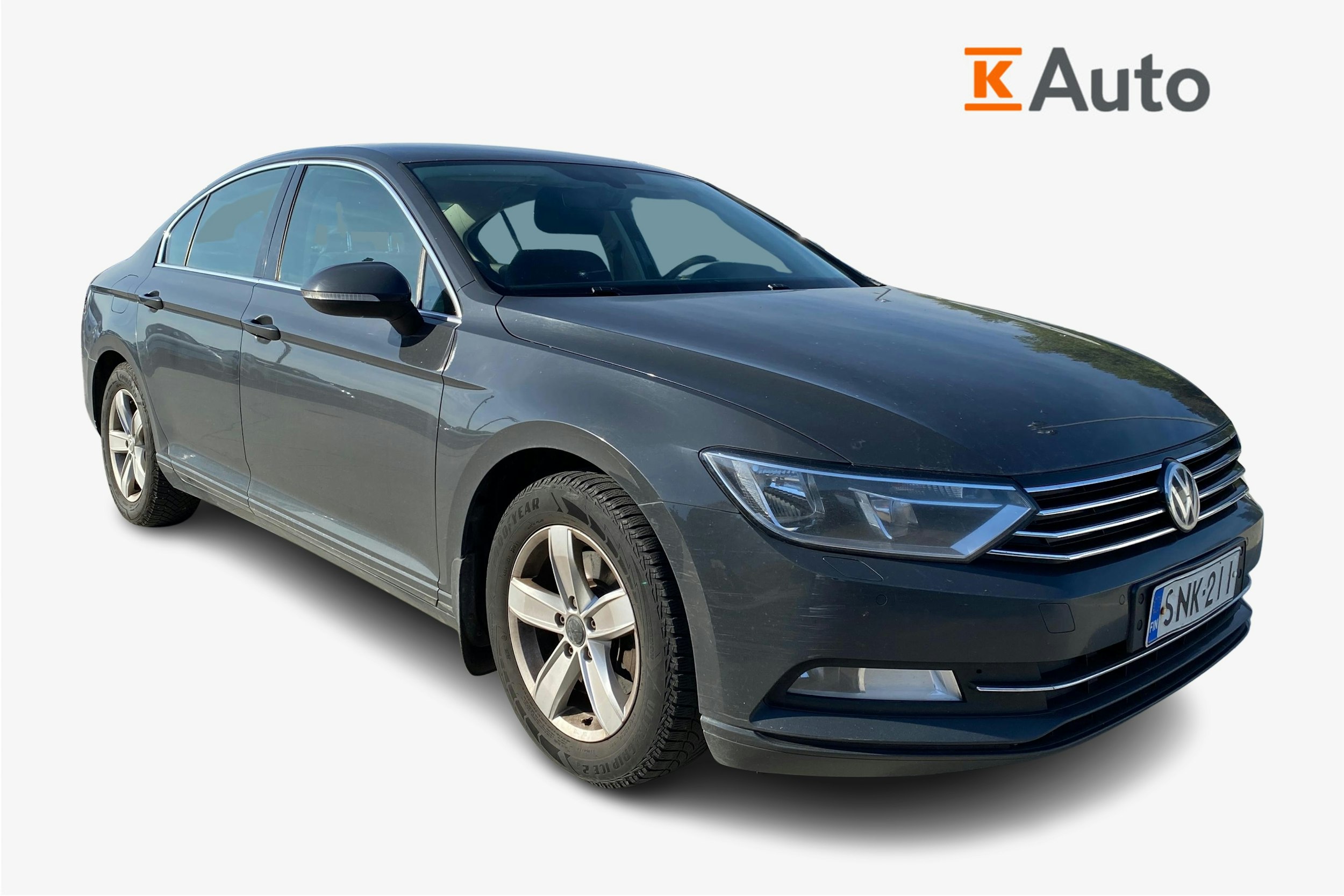 harmaa Volkswagen Passat 2015 kuva 1.