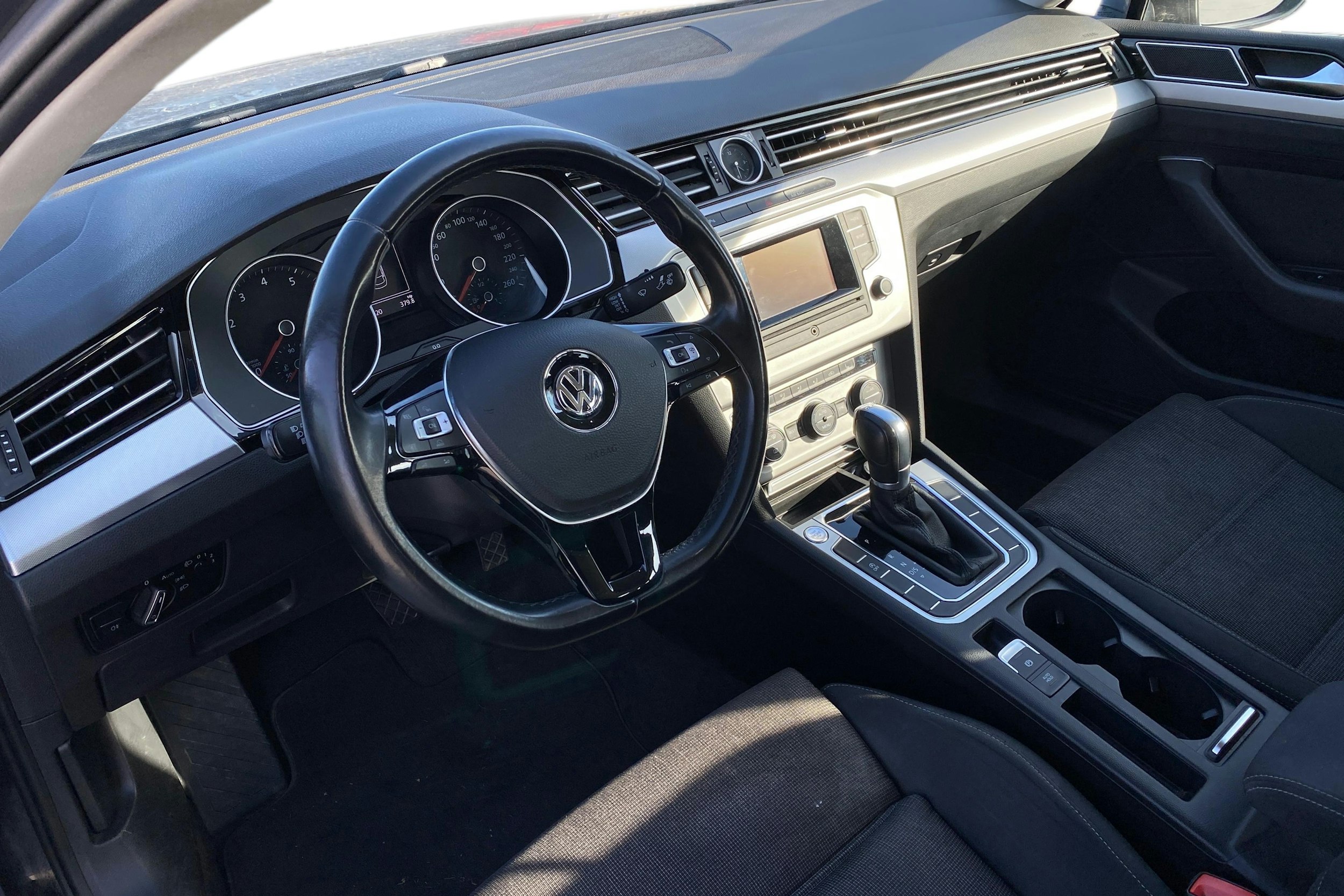 harmaa Volkswagen Passat 2015 kuva 3.