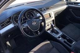 harmaa Volkswagen Passat 2015 kuva 3.