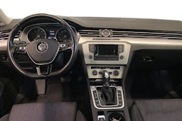 harmaa Volkswagen Passat 2015 kuva 9.