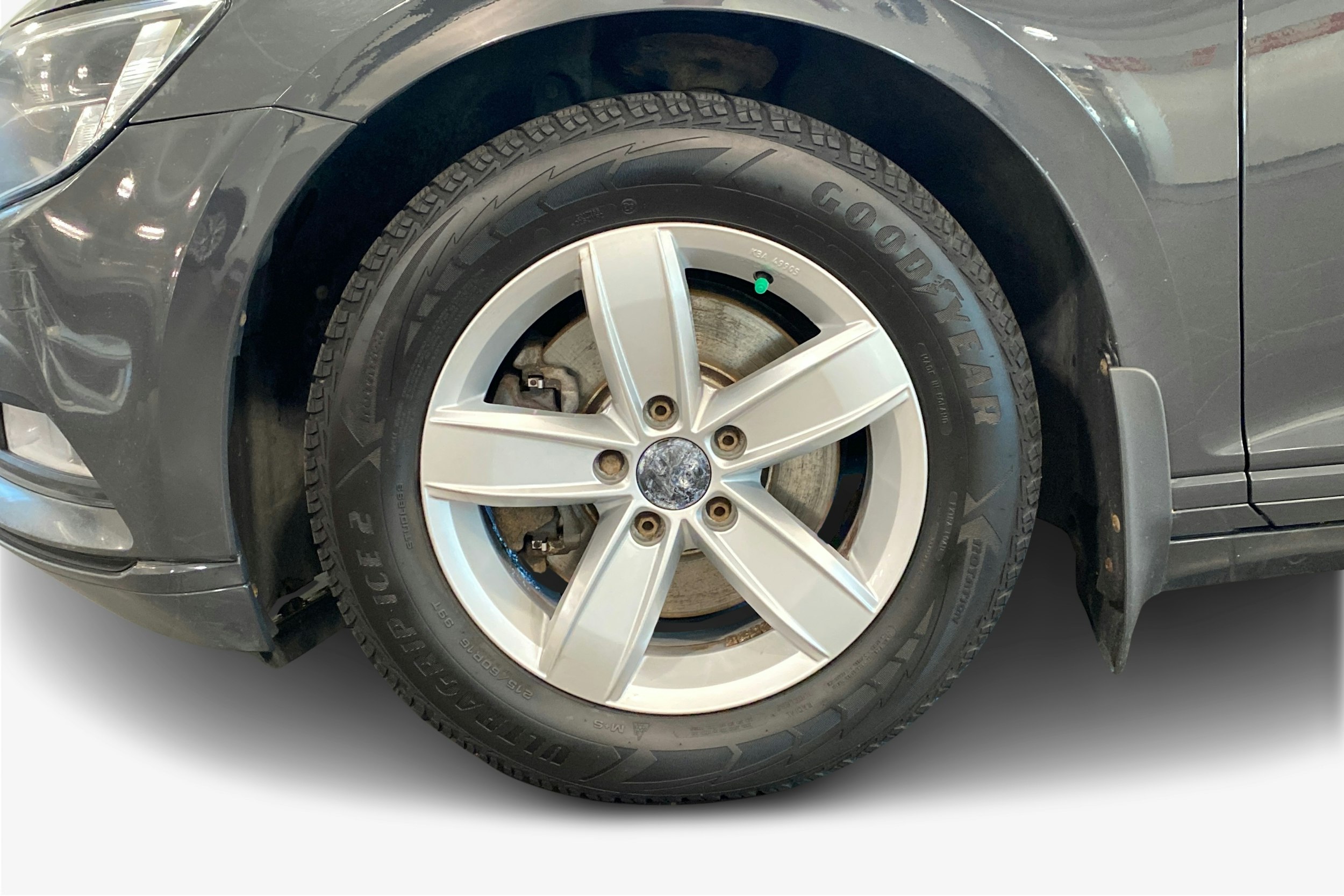 harmaa Volkswagen Passat 2015 kuva 11.