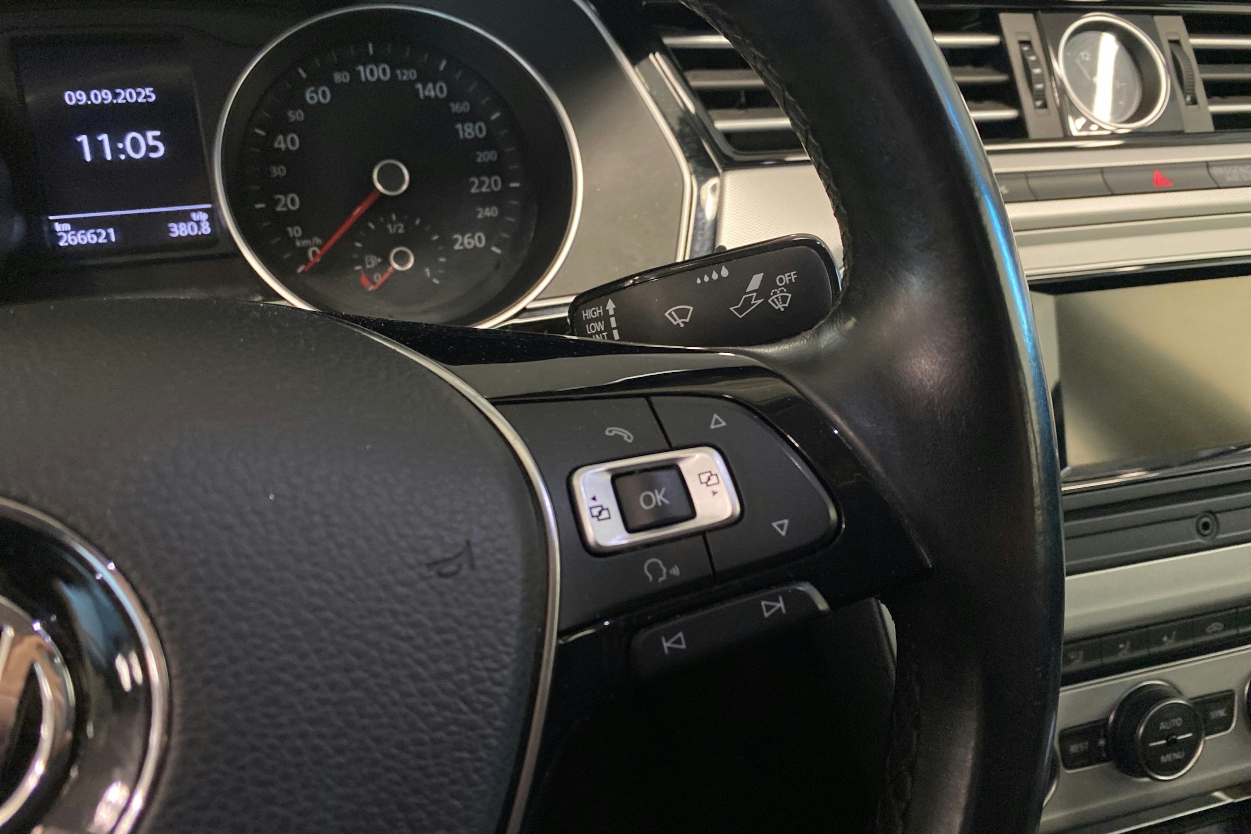 harmaa Volkswagen Passat 2015 kuva 15.