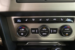 harmaa Volkswagen Passat 2015 kuva 16.