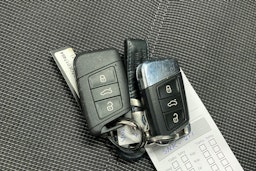harmaa Volkswagen Passat 2015 kuva 18.