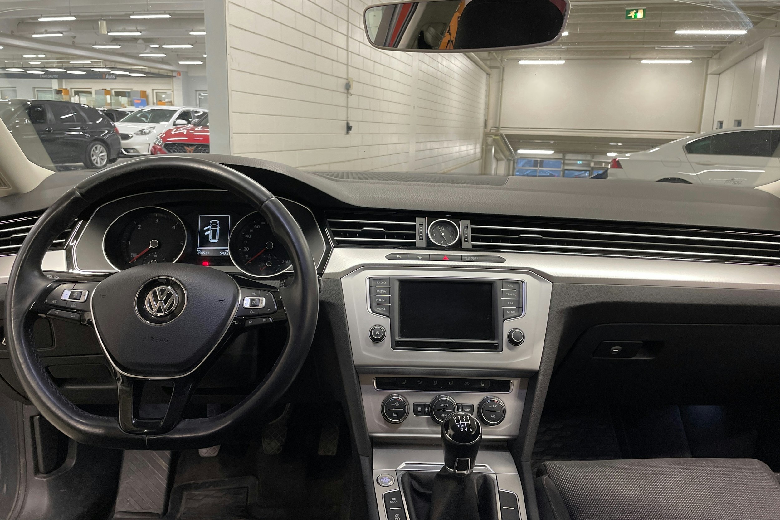 Harmaa Volkswagen PASSAT 2015 kuva 7.