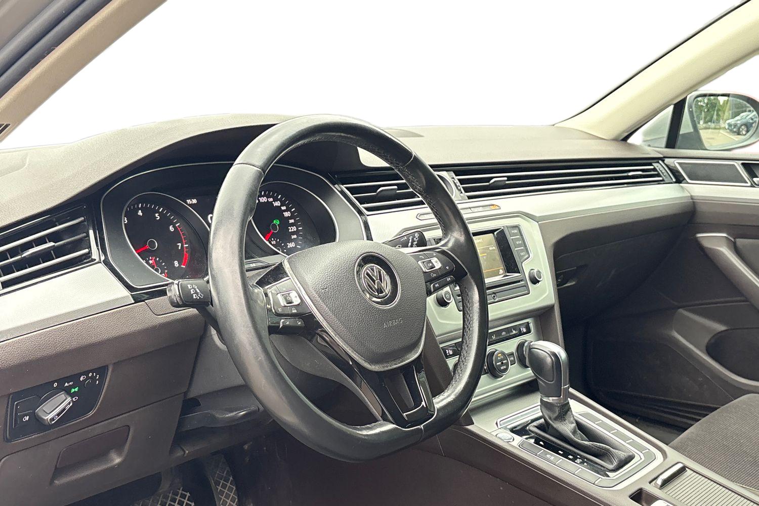 Volkswagen Passat 2015, kuva 3/4