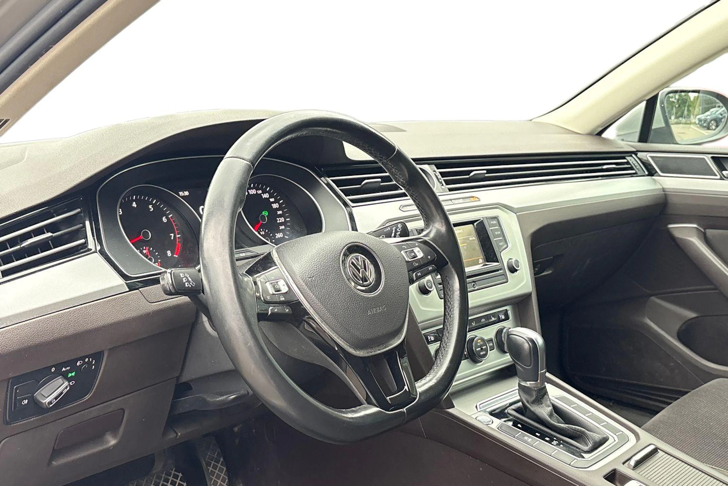 harmaa Volkswagen Passat 2015 kuva 3.