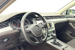 harmaa Volkswagen Passat 2015 kuva 3.