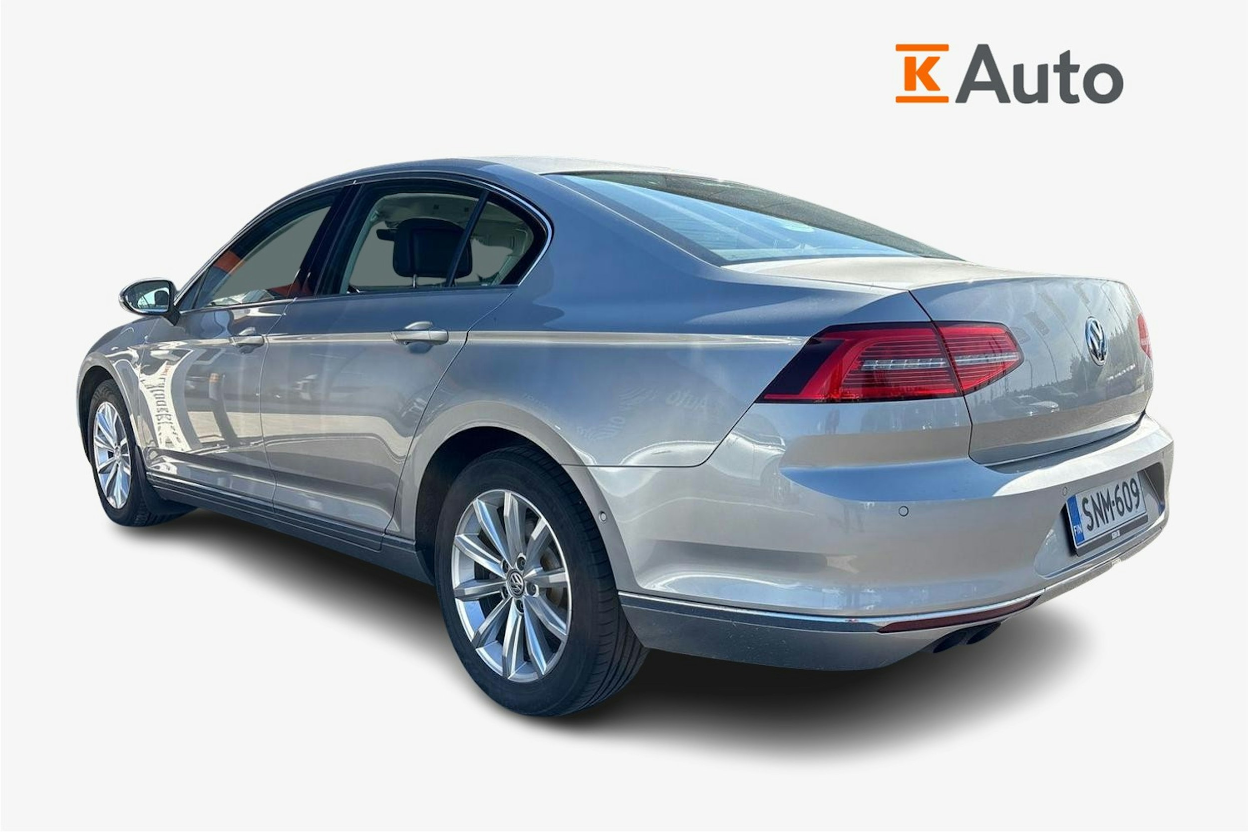harmaa Volkswagen Passat 2015 kuva 2.