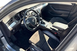 harmaa Volkswagen Passat 2015 kuva 3.