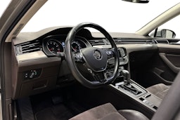 harmaa Volkswagen Passat 2015 kuva 7.