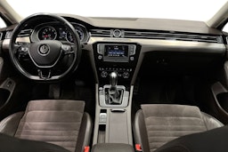 harmaa Volkswagen Passat 2015 kuva 9.
