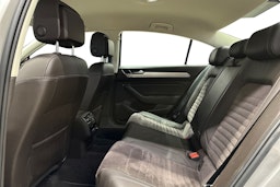 harmaa Volkswagen Passat 2015 kuva 10.