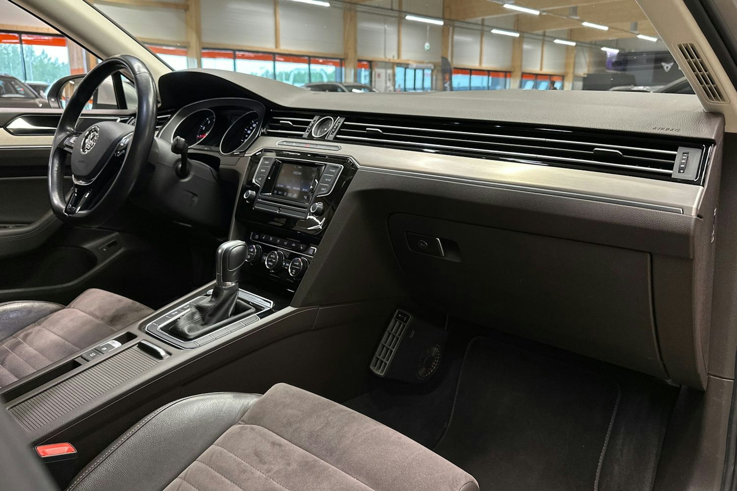 harmaa Volkswagen Passat 2015 kuva 14.