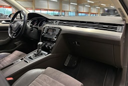 harmaa Volkswagen Passat 2015 kuva 14.