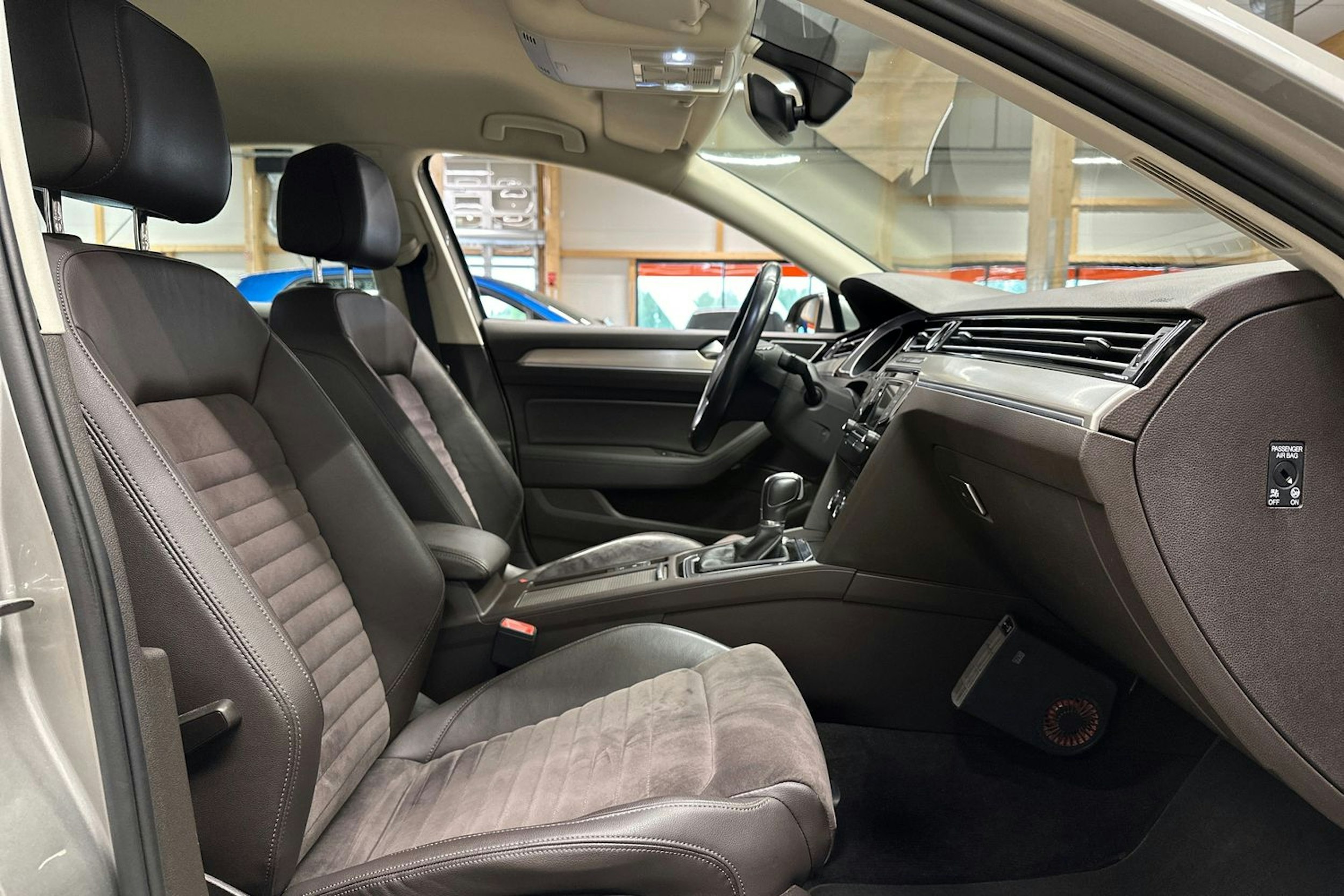 harmaa Volkswagen Passat 2015 kuva 15.